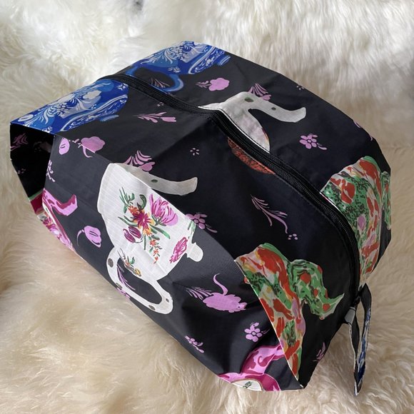 NWOT Baggu 3D Zip Pouch Large - The Met - Painted Teapots - Picture 3 of 4